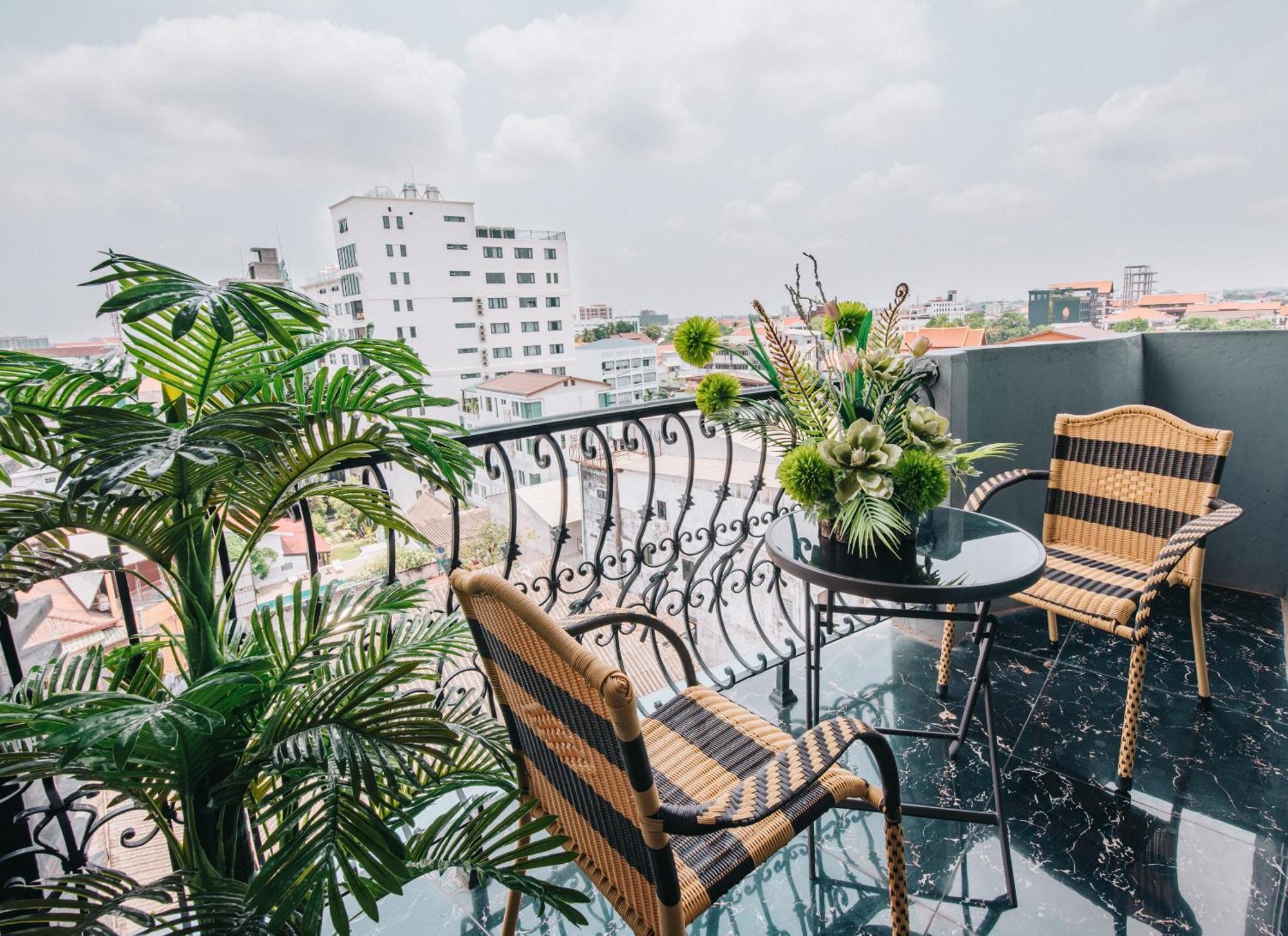 V Hotel Vientiane Exterior foto